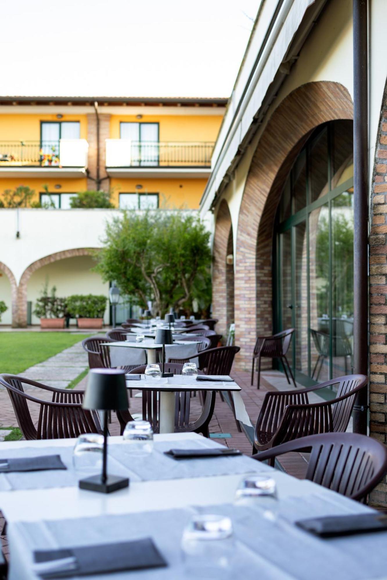 Le Terrazze Sul Lago Hotel & Residence Padenghe sul Garda Exterior photo