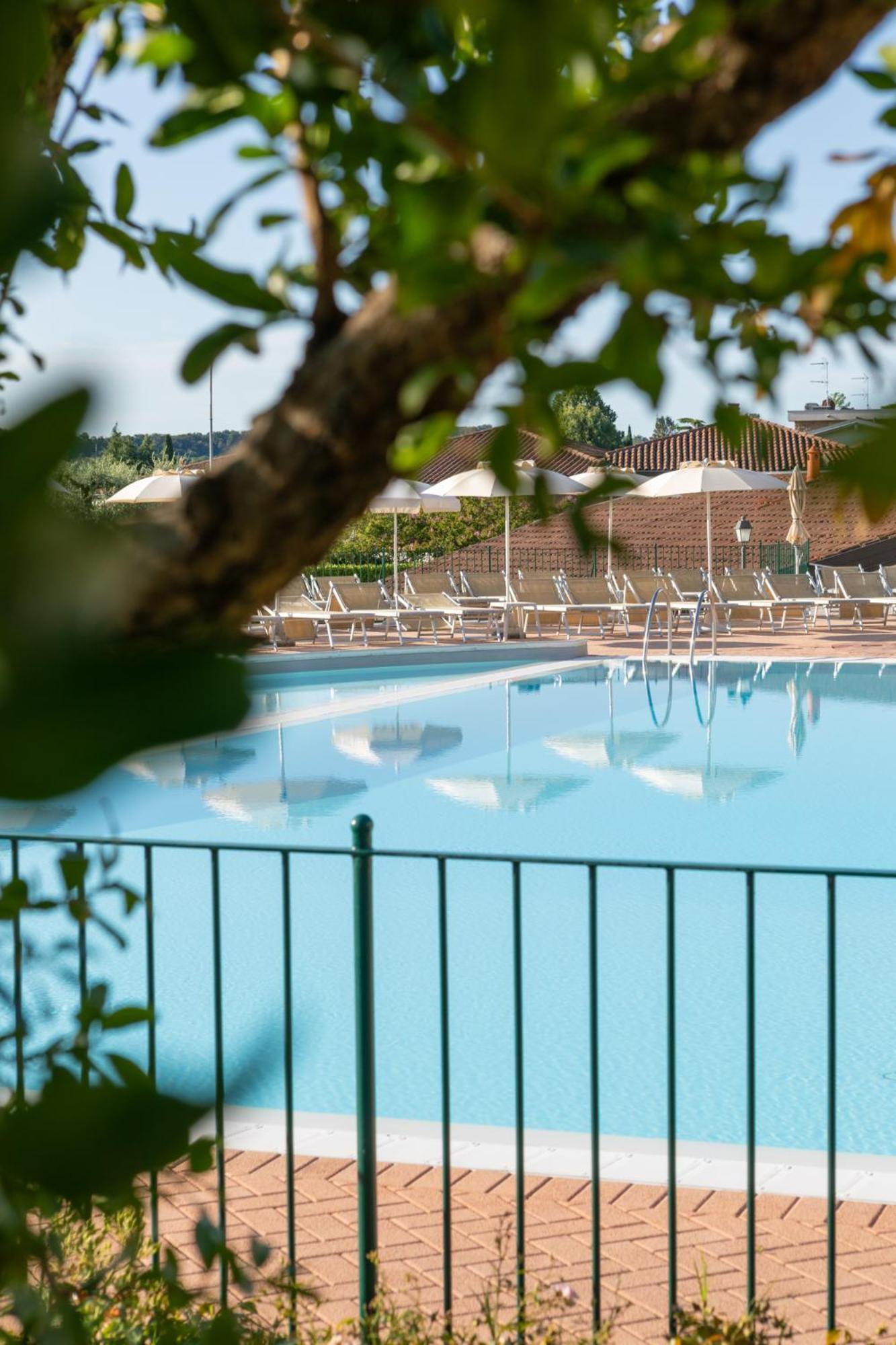Le Terrazze Sul Lago Hotel & Residence Padenghe sul Garda Exterior photo