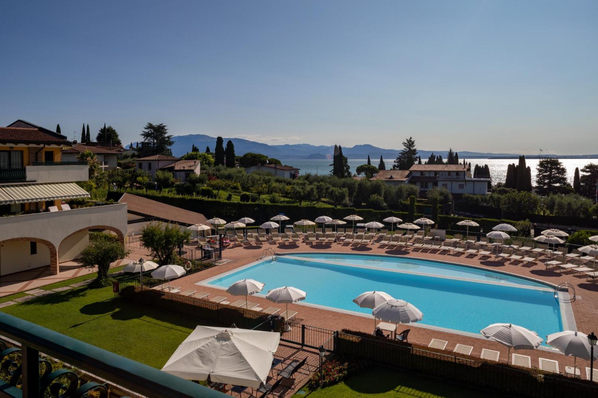 Le Terrazze Sul Lago Hotel & Residence Padenghe sul Garda Exterior photo