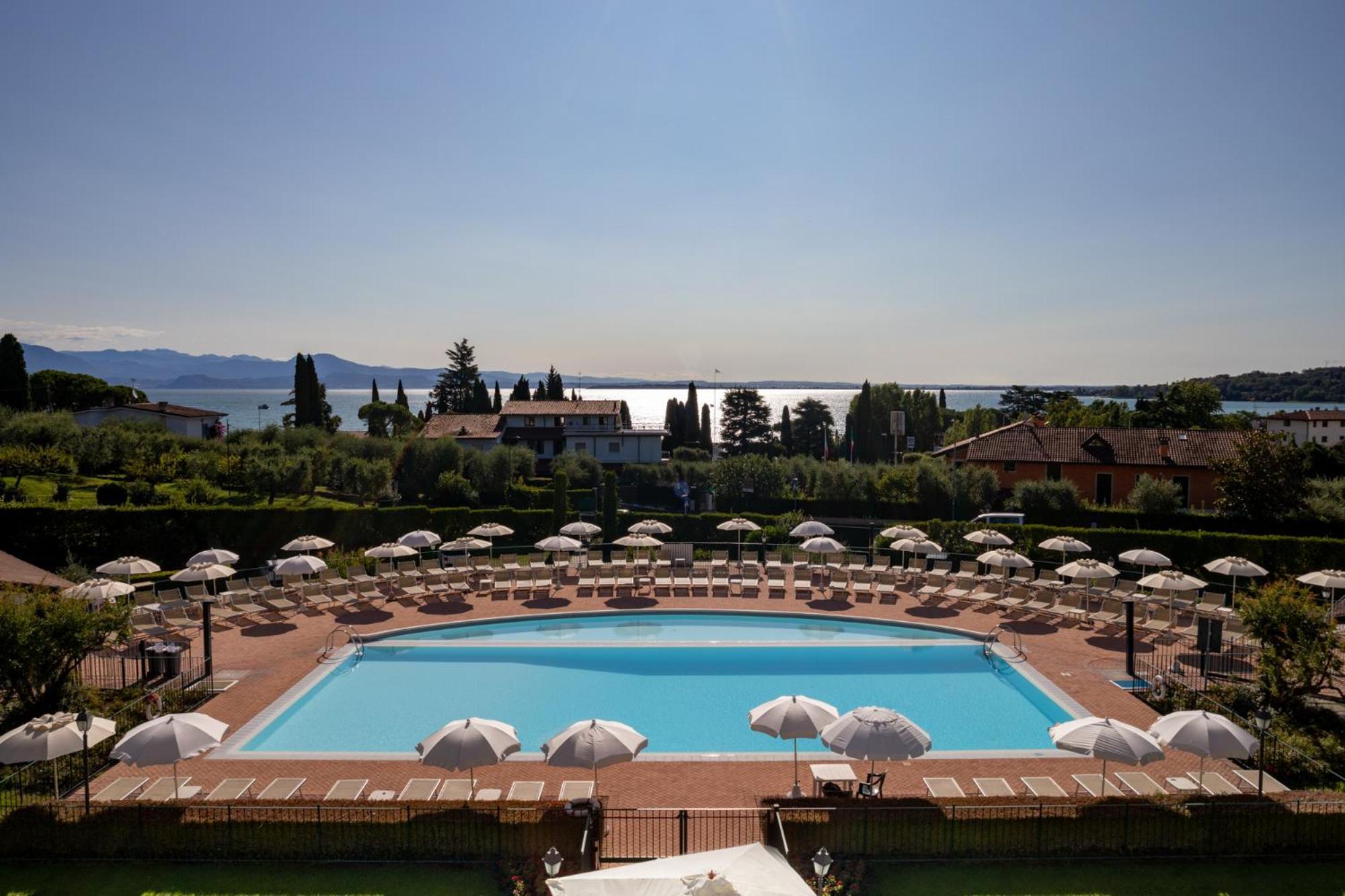Le Terrazze Sul Lago Hotel & Residence Padenghe sul Garda Exterior photo