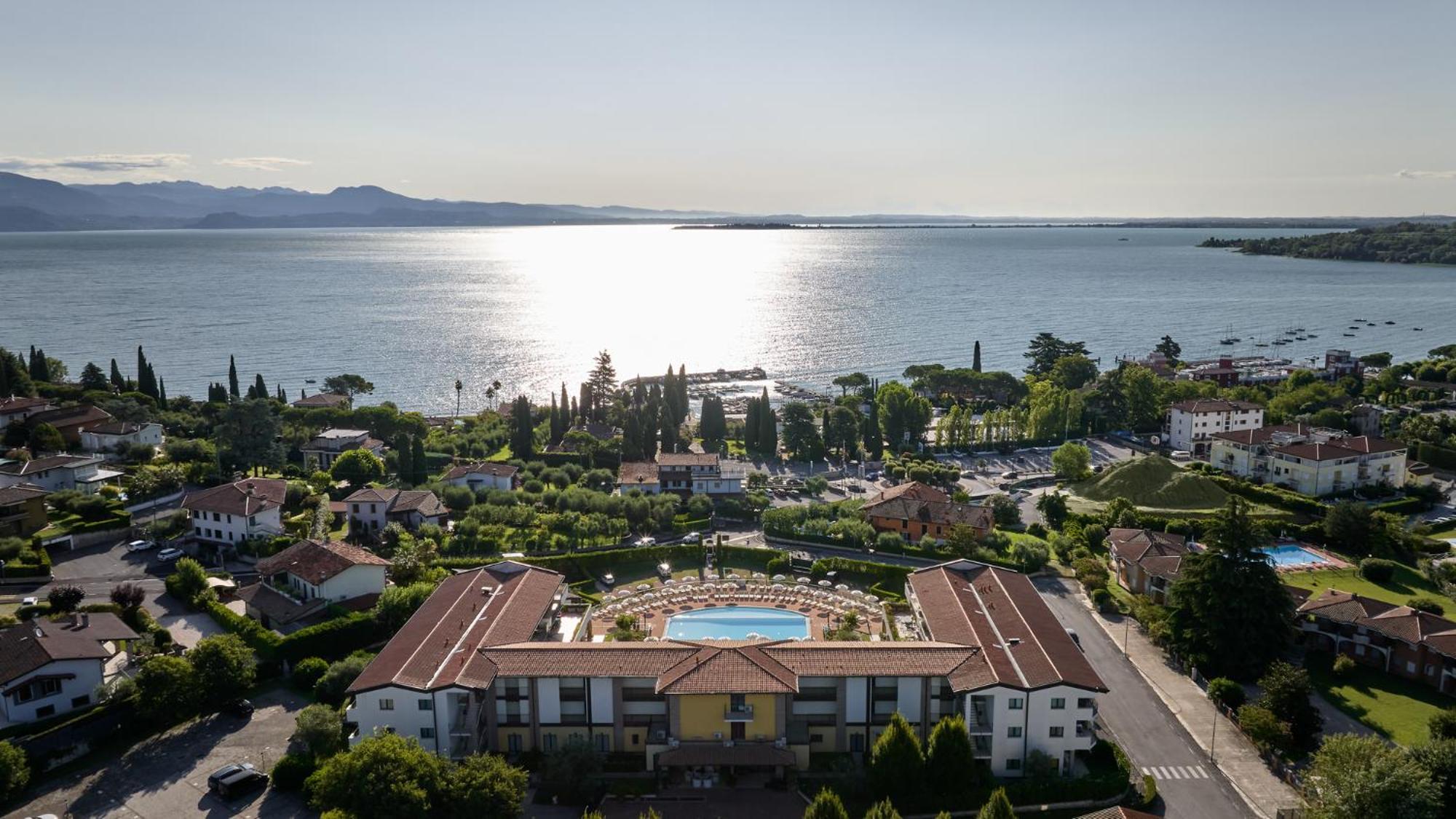 Le Terrazze Sul Lago Hotel & Residence Padenghe sul Garda Exterior photo