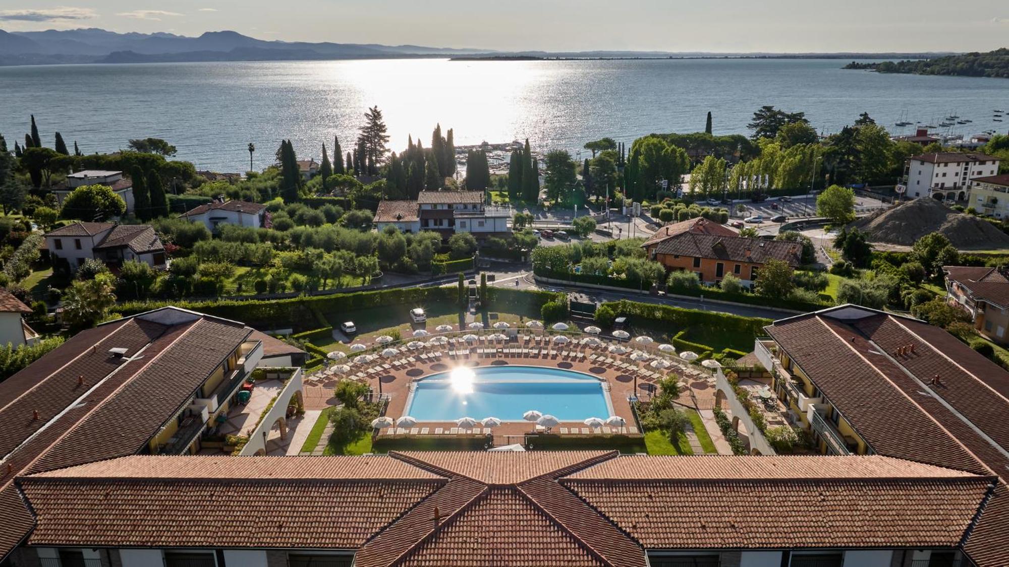 Le Terrazze Sul Lago Hotel & Residence Padenghe sul Garda Exterior photo